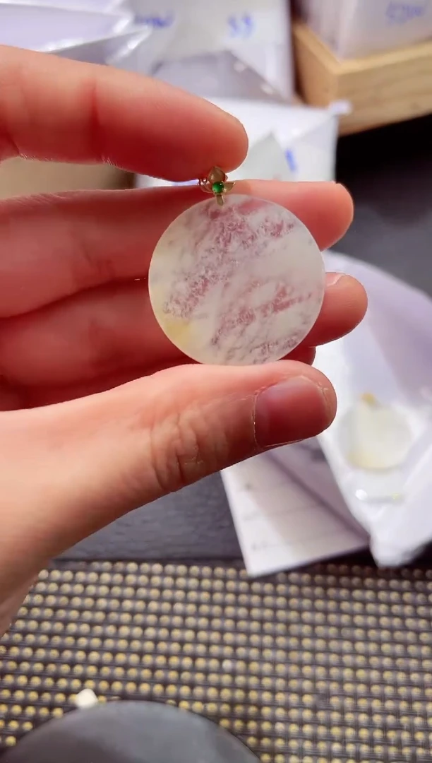 颈饰18K金镶嵌翡翠88888888