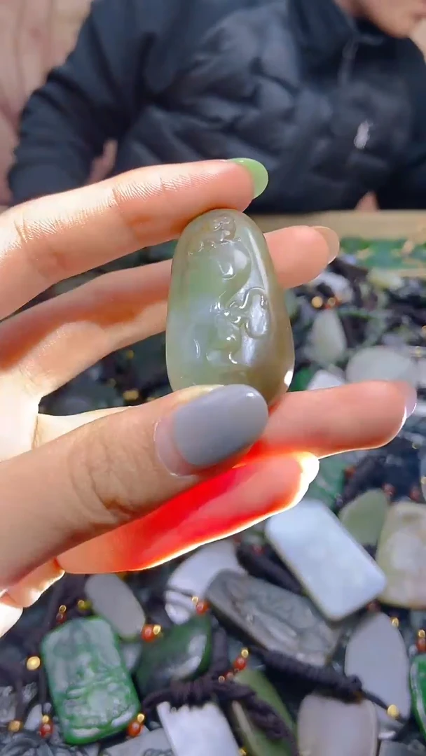 颈饰未镶嵌和田玉1