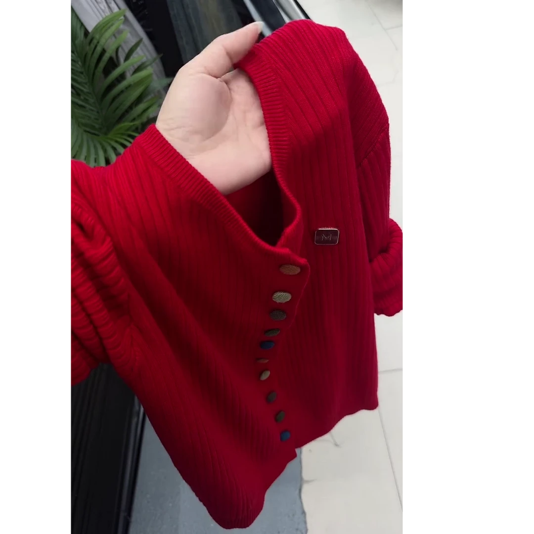 复古气质百搭流行高级感彩色扣红色上衣女2025冬长袖休闲针织开衫