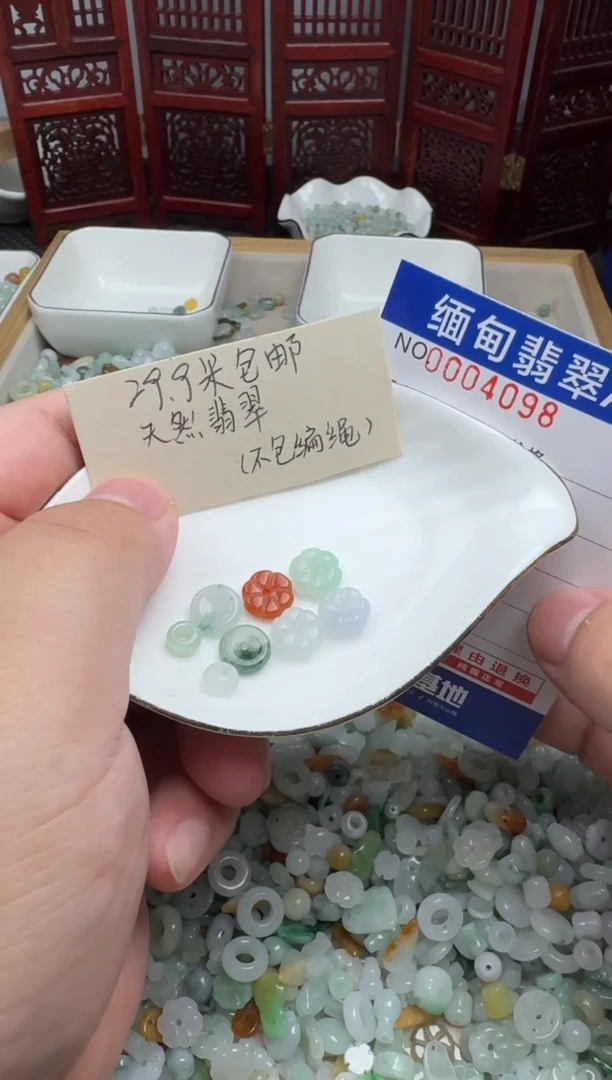 颈饰未镶嵌翡翠敏翡翠