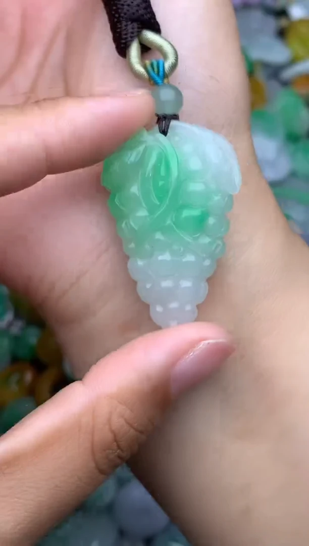 颈饰未镶嵌翡翠天然缅甸翡翠吊坠