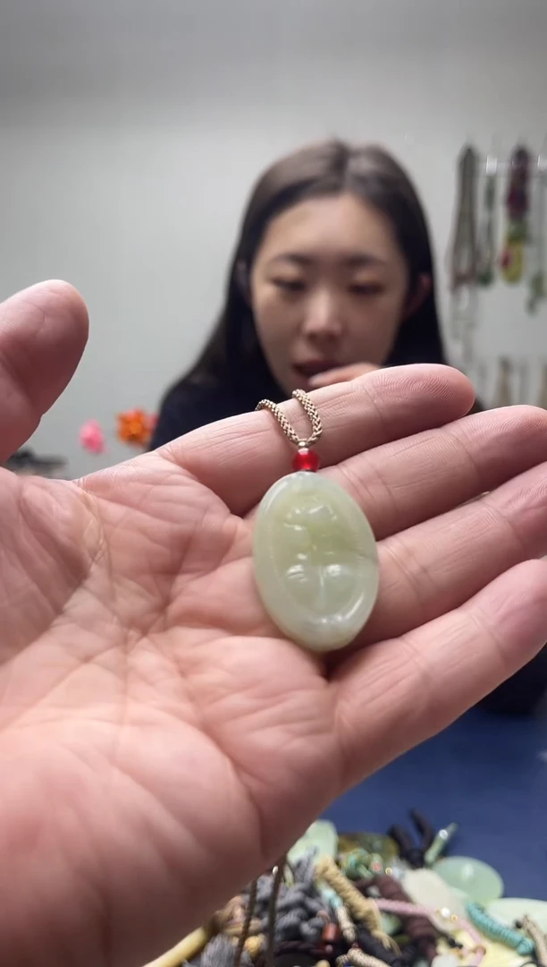 未镶嵌岫玉颈饰·