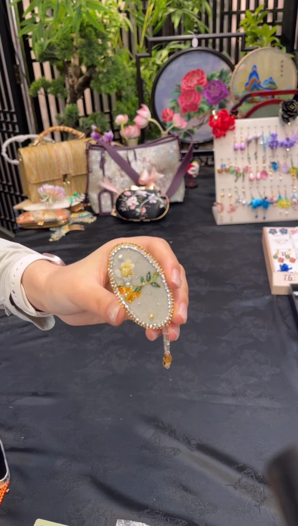 织绣y****i非遗手工苏绣饰品