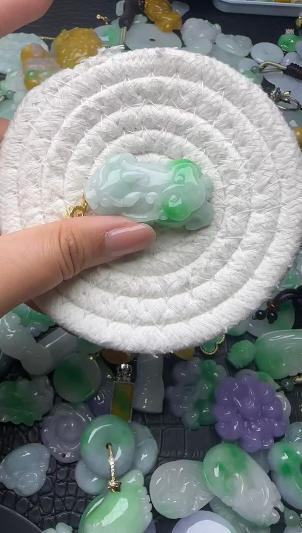 颈饰未镶嵌翡翠缅甸翡翠吊坠