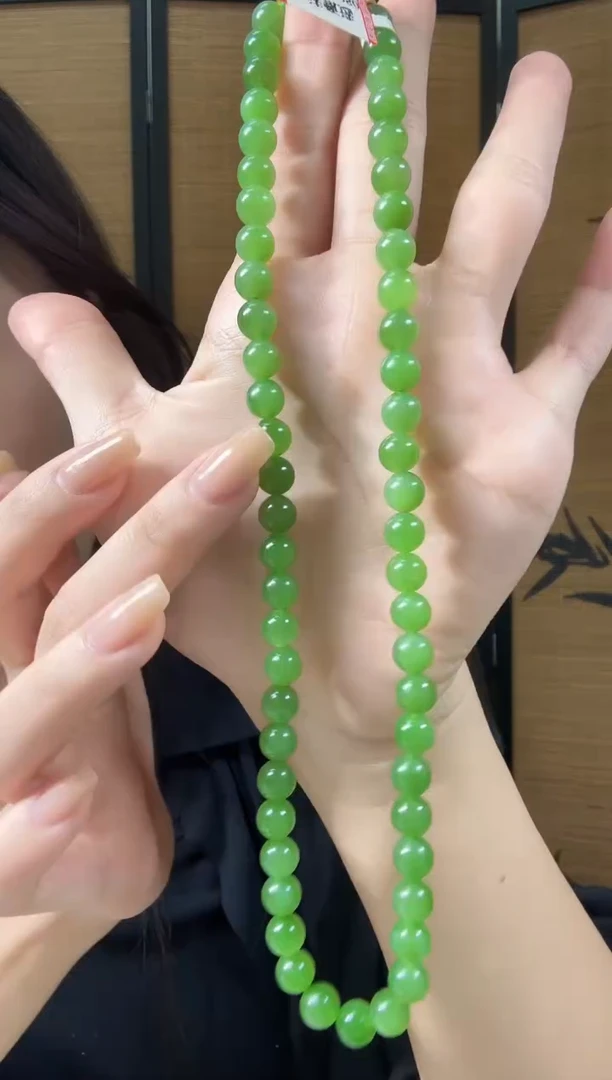 颈饰未镶嵌和田玉（碧玉）8果阳绿无矿锁骨链