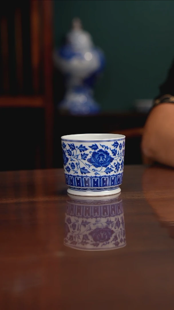 晓月窑青花缠枝牡丹