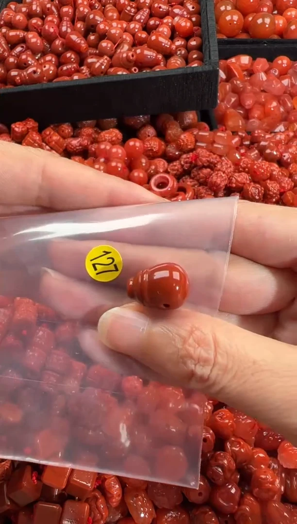 南红玛瑙未镶嵌颈饰1