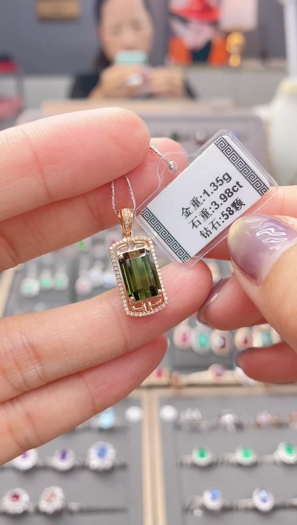 颈饰18K金镶嵌碧玺3.98