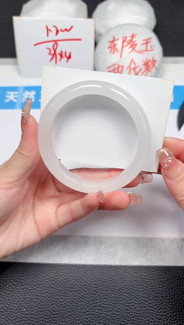 【闪购商品】石英质玉手镯未镶嵌147-60