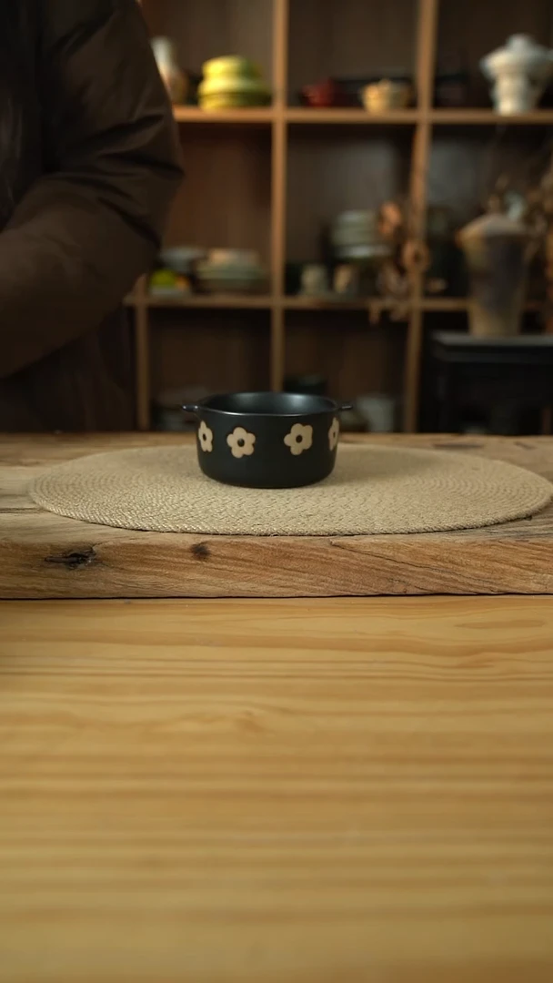 黑色刻花系列的双耳早餐碗