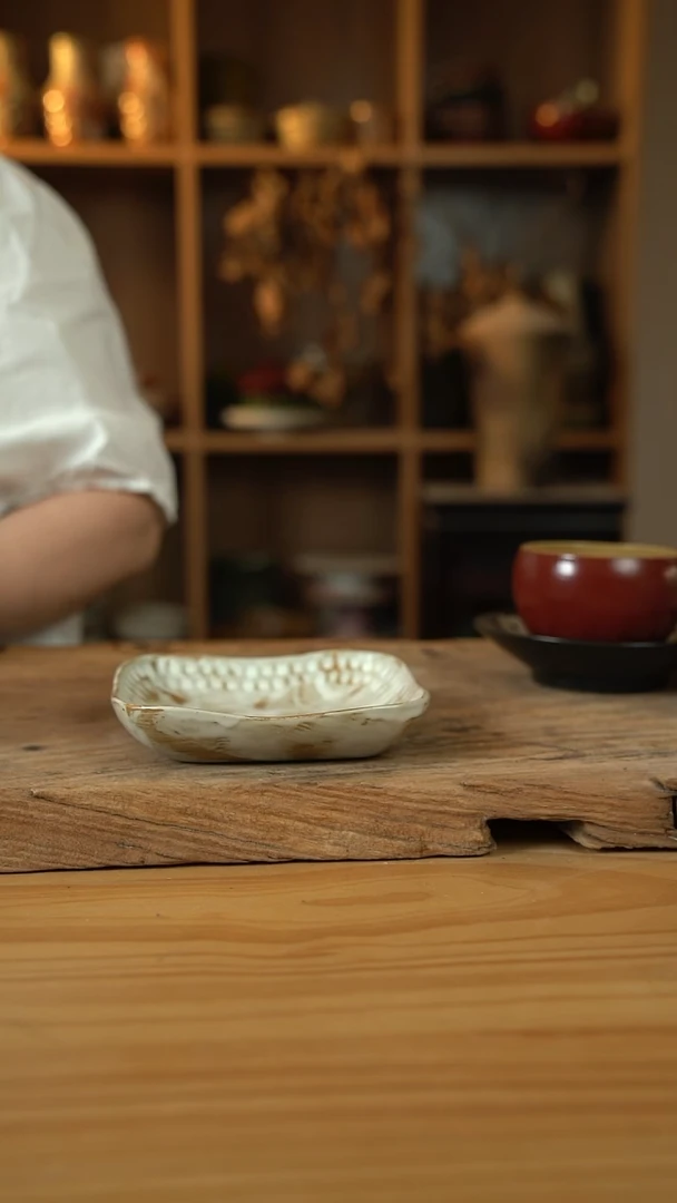 粉影系列的6英寸四方卷边碟1个