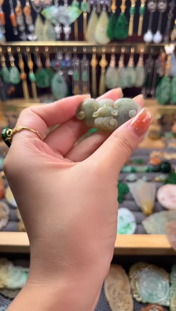 未镶嵌定制翡翠丽**川翡翠