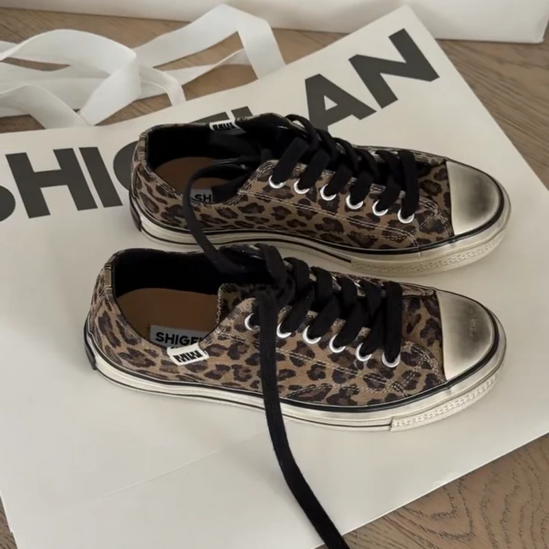 诗歌兰女鞋2025新款真皮复古豹纹板鞋做旧复古擦色休闲鞋0802-1