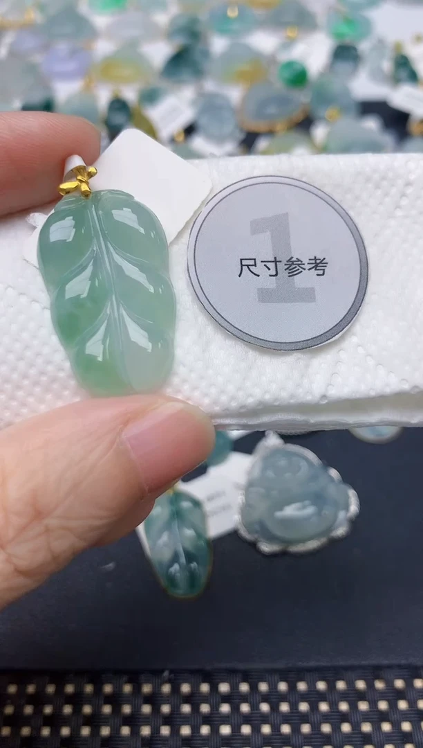 颈饰18K金镶嵌翡翠天然缅甸A货翡翠