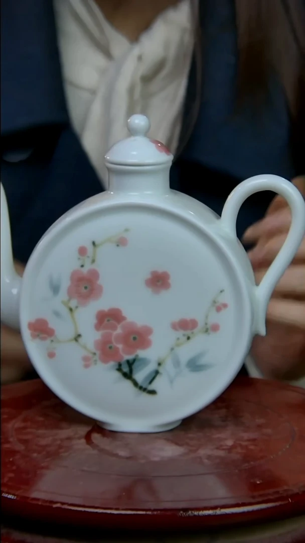 摆件陶翠竹红梅抱月壶