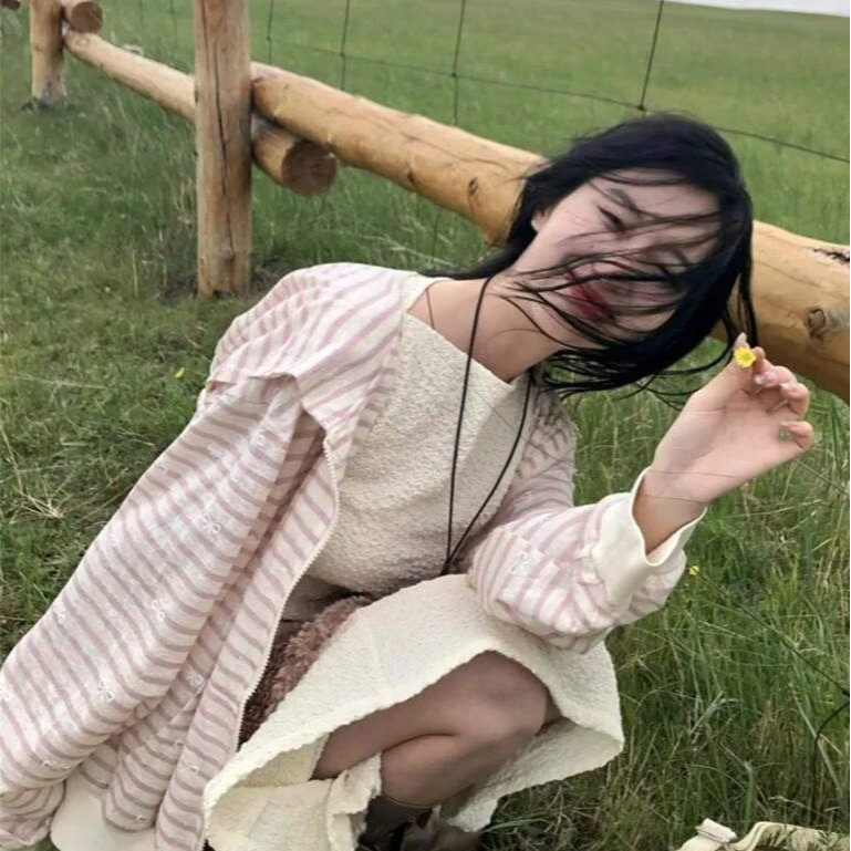 2025个性少女风粉色蝴蝶结印花女春秋季薄款宽松防晒连帽小众外套