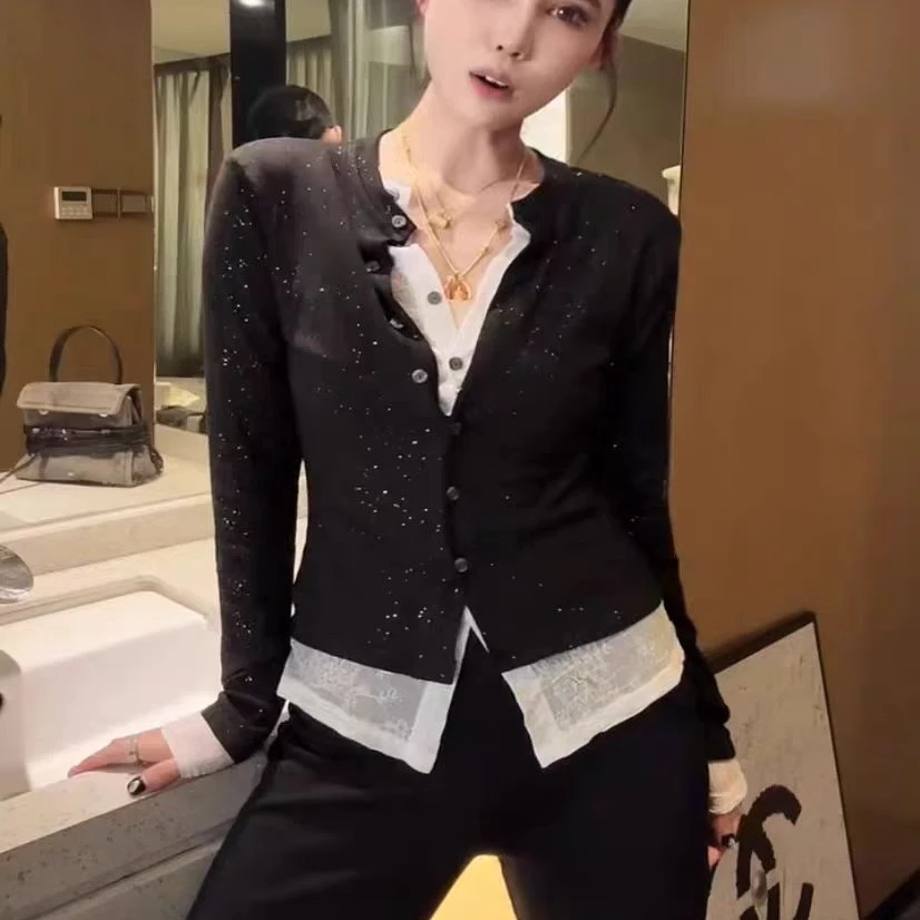 8209欧货假两件拼蕾丝小衫