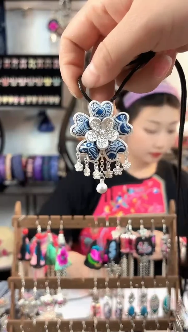 织绣彩云南阁民族风老绣非遗饰品085