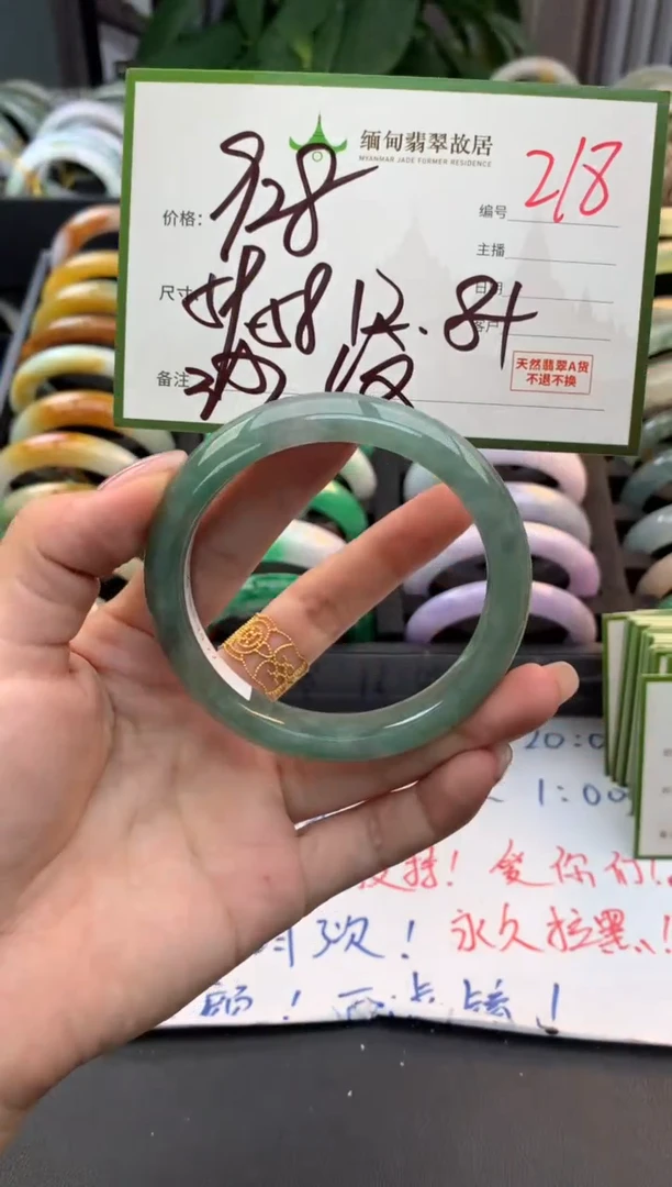 未镶嵌定制翡翠毛货需精细抛光+多人