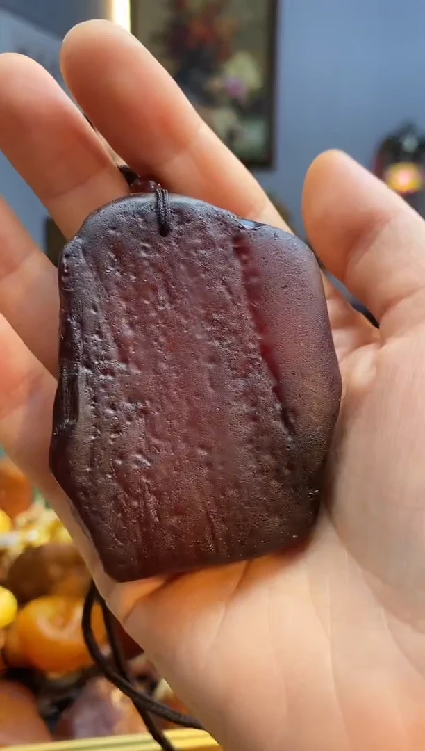 未镶嵌颈饰琥珀吊坠