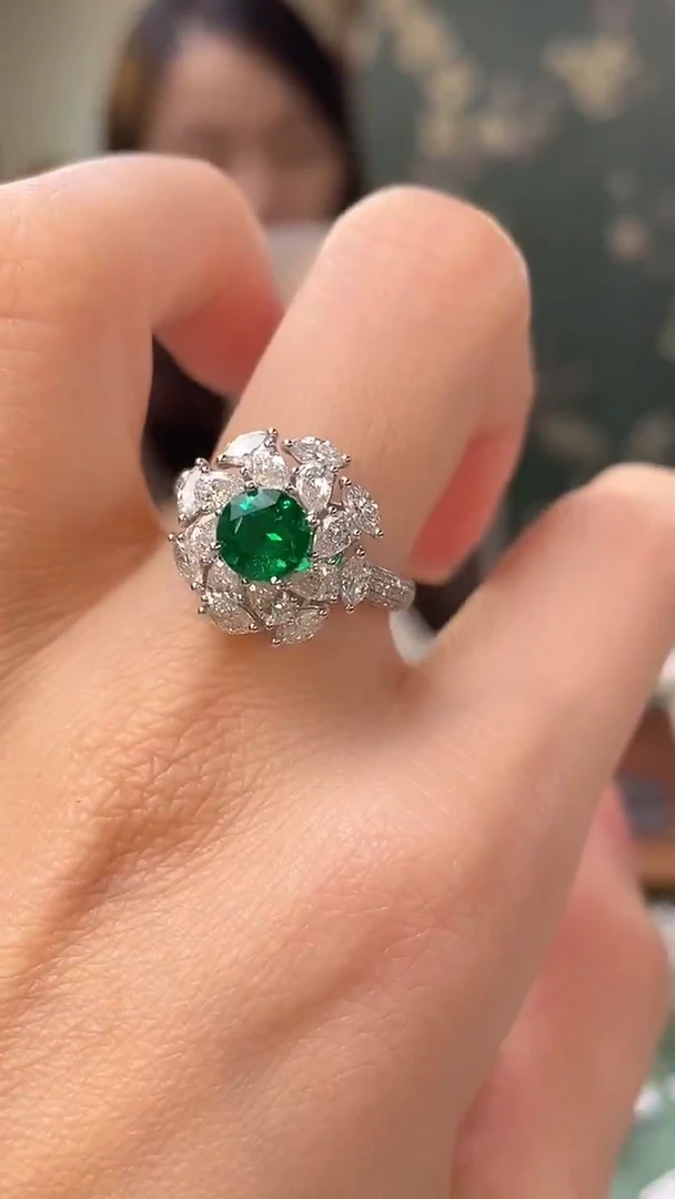 18K金镶嵌戒指祖母绿阿富汗沃顿主石：0.94ct