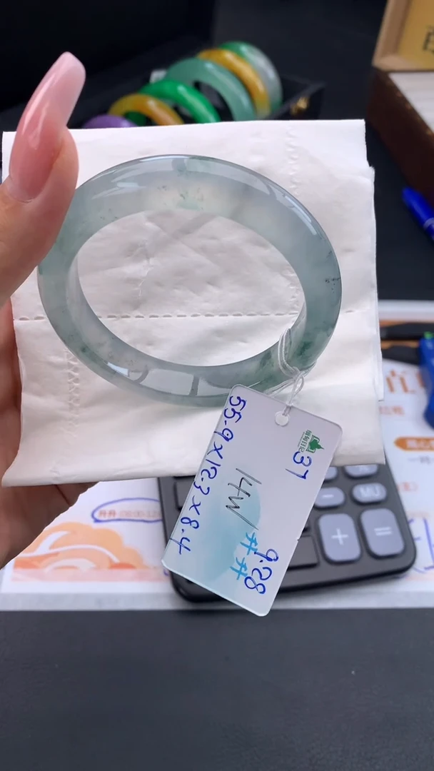 未镶嵌手镯翡翠自带#送人#，联系客服核对地址~