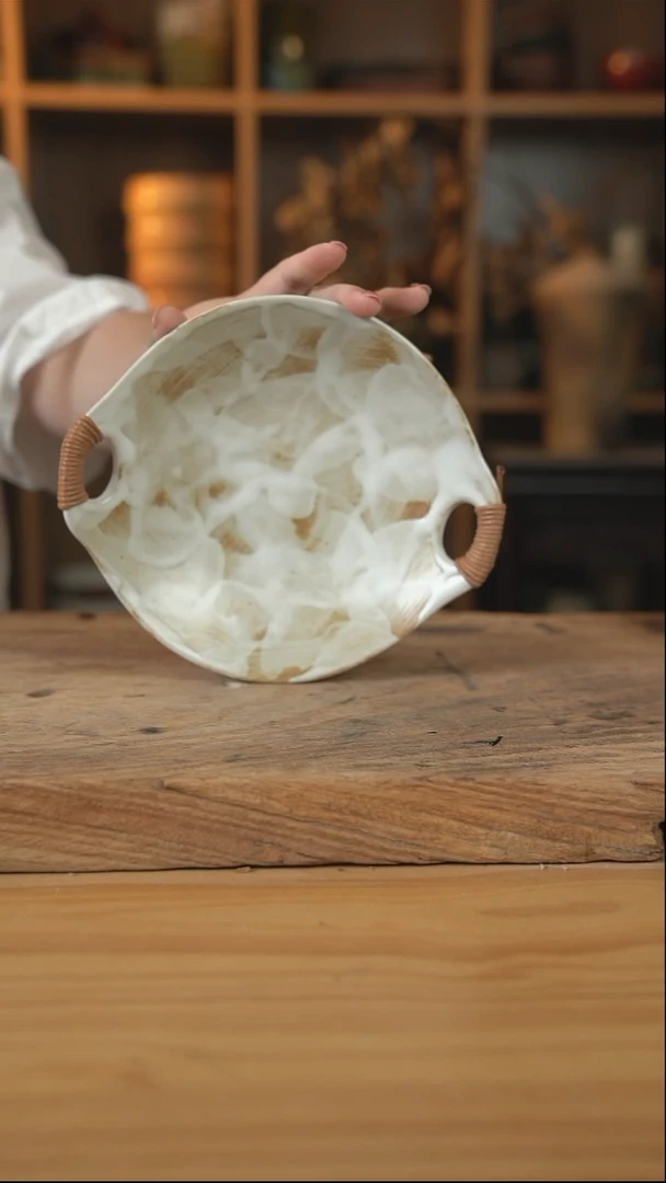 粉影系列的8英寸镂空双耳平盘