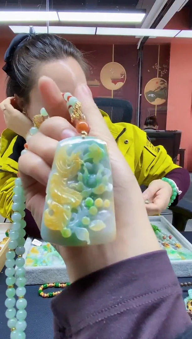颈饰未镶嵌翡翠吊坠