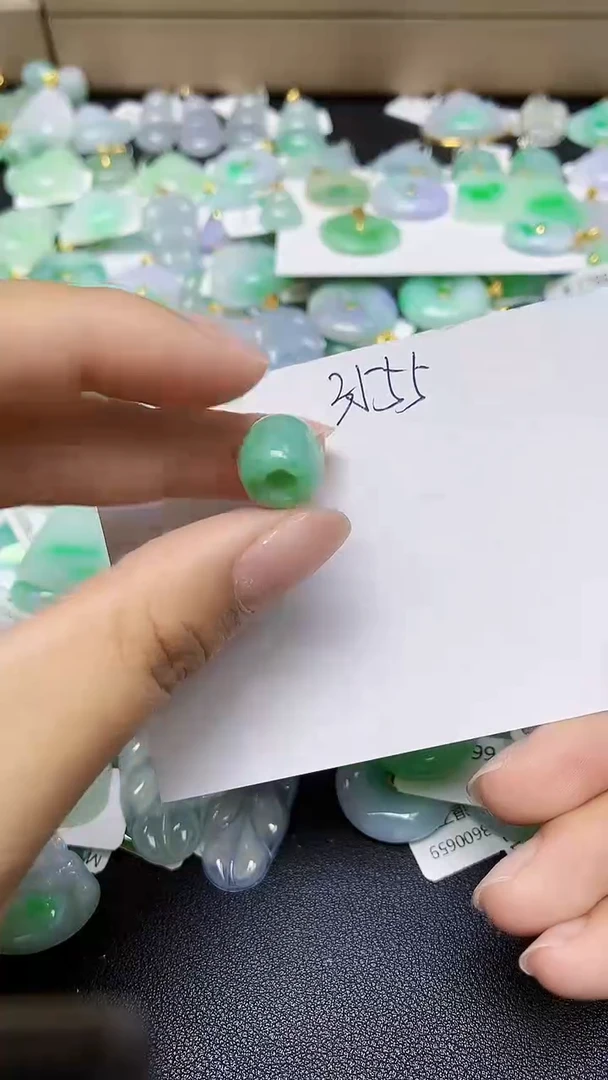 翡翠未镶嵌颈饰 天然缅甸翡翠A货
