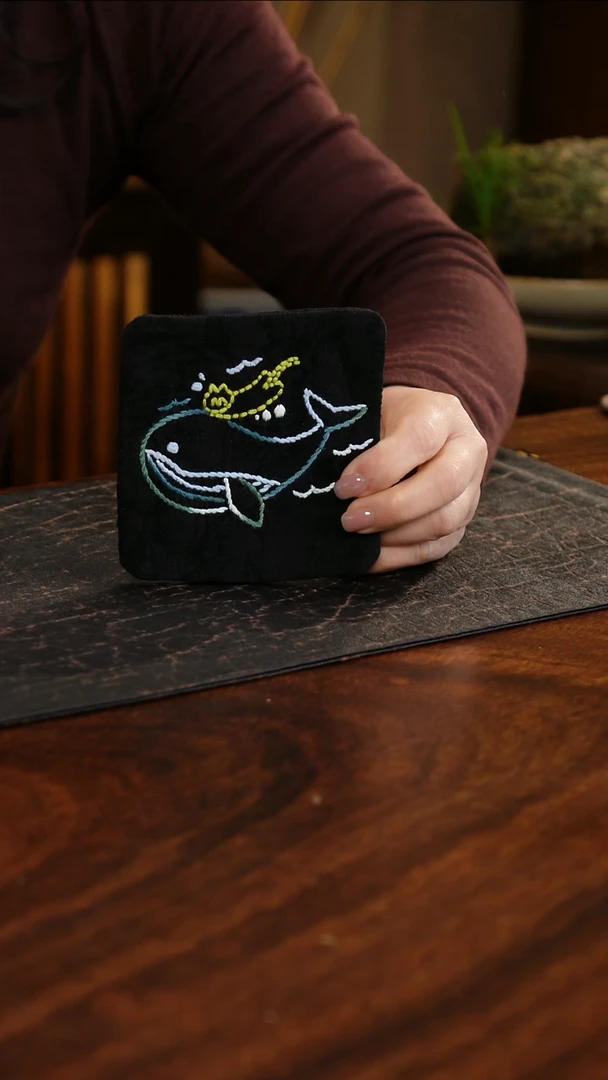 【闪购商品】织绣正方形杯垫小号A款绿鲸鱼