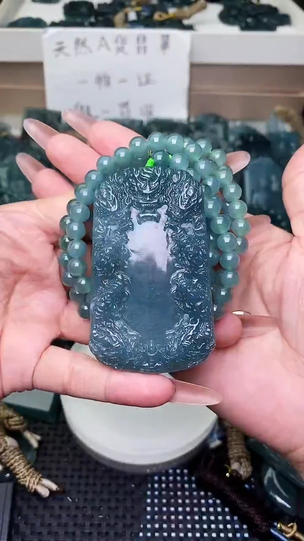 颈饰未镶嵌翡翠