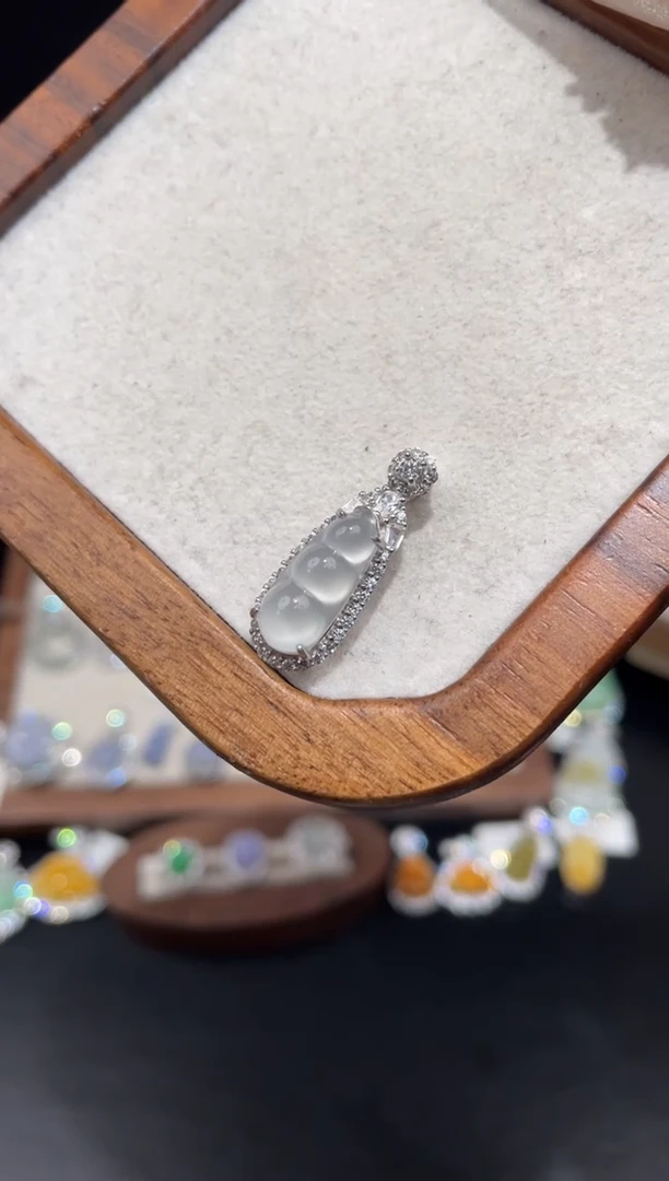 吊坠(赠链)银S925镶嵌翡翠吊坠