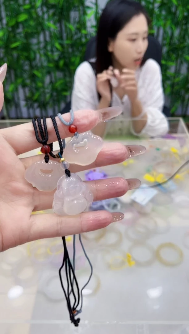 玛瑙/玉髓手镯未镶嵌佛公