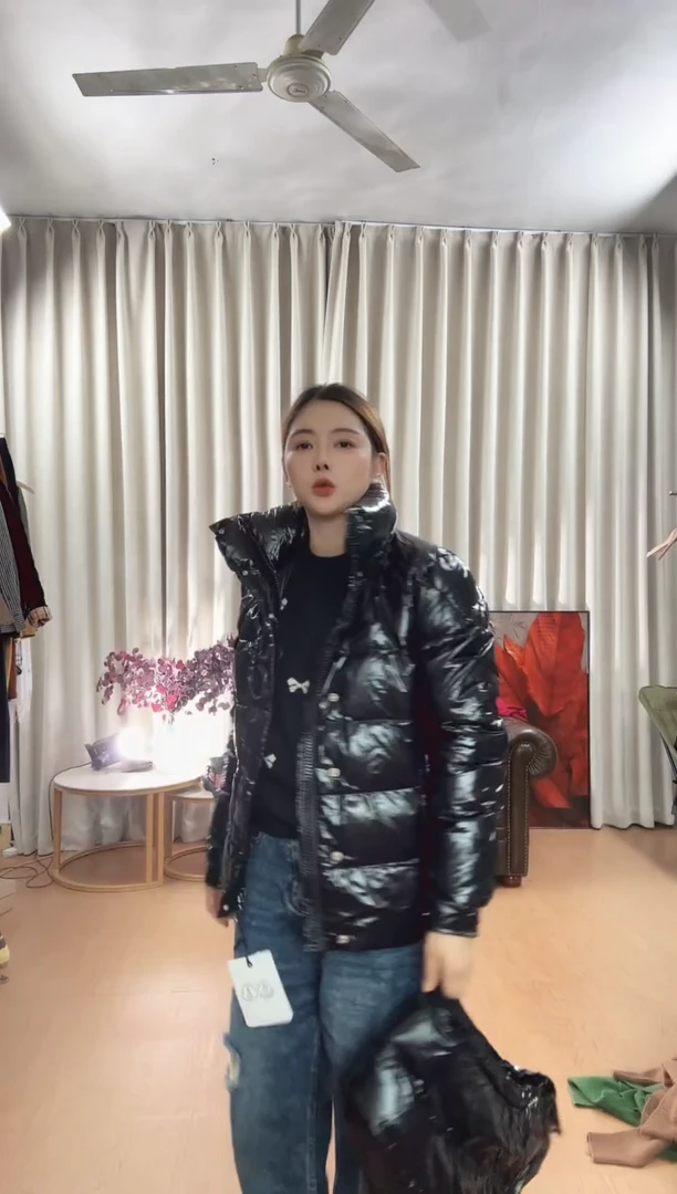 羊驼绒亮面连帽羽绒服