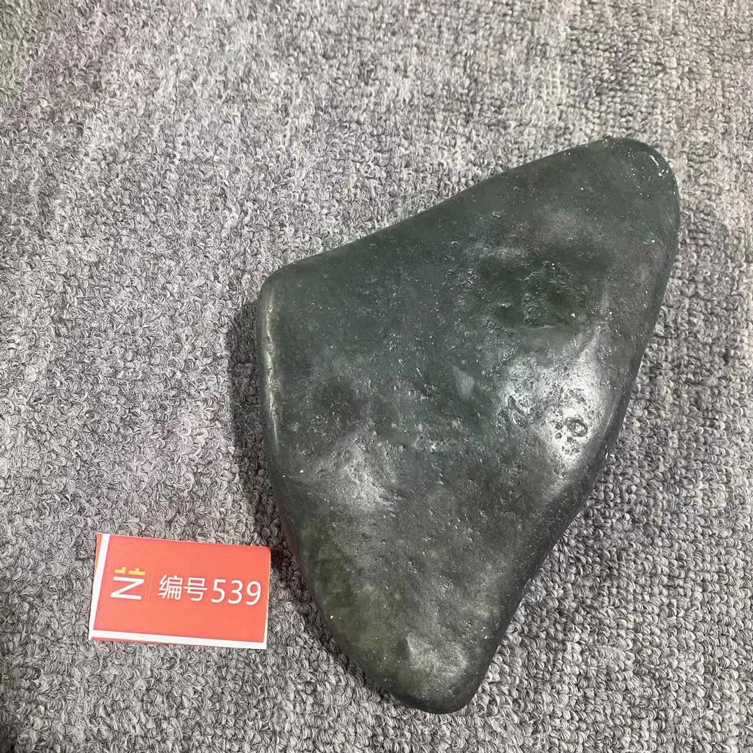 新疆玉料原石发一件编号539