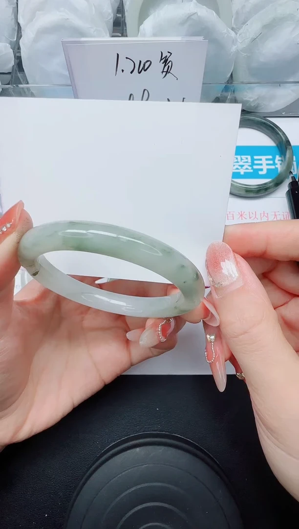 石英质玉手镯未镶嵌69/54.9