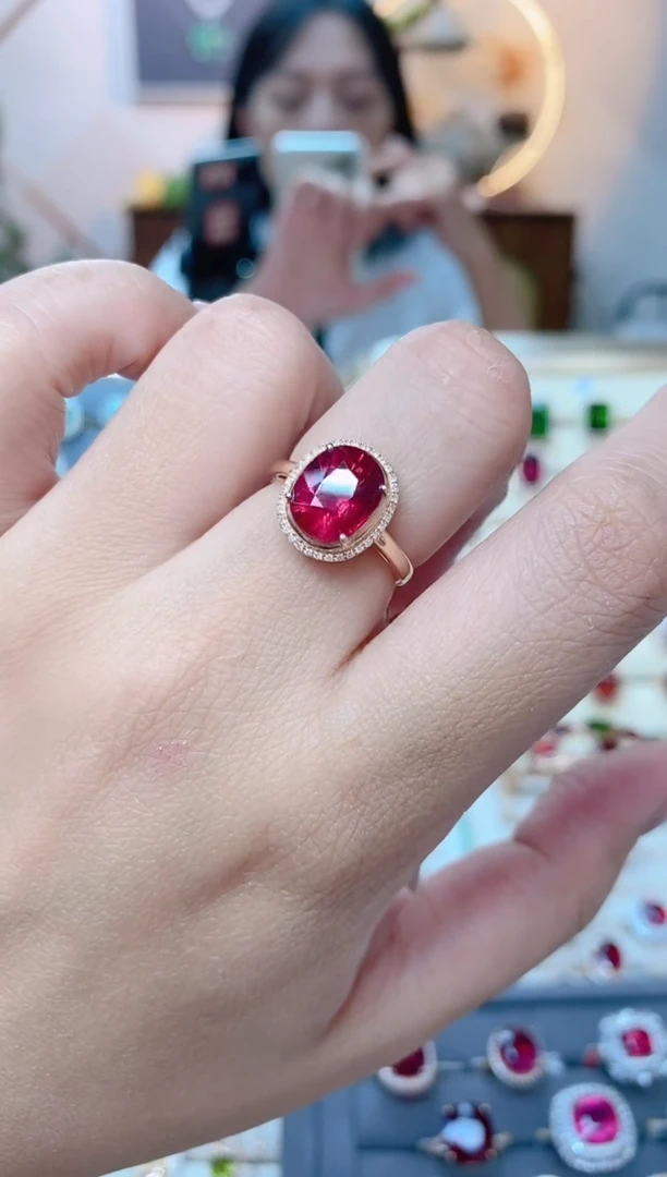 18K金镶嵌碧玺戒指碧玺3.8CT