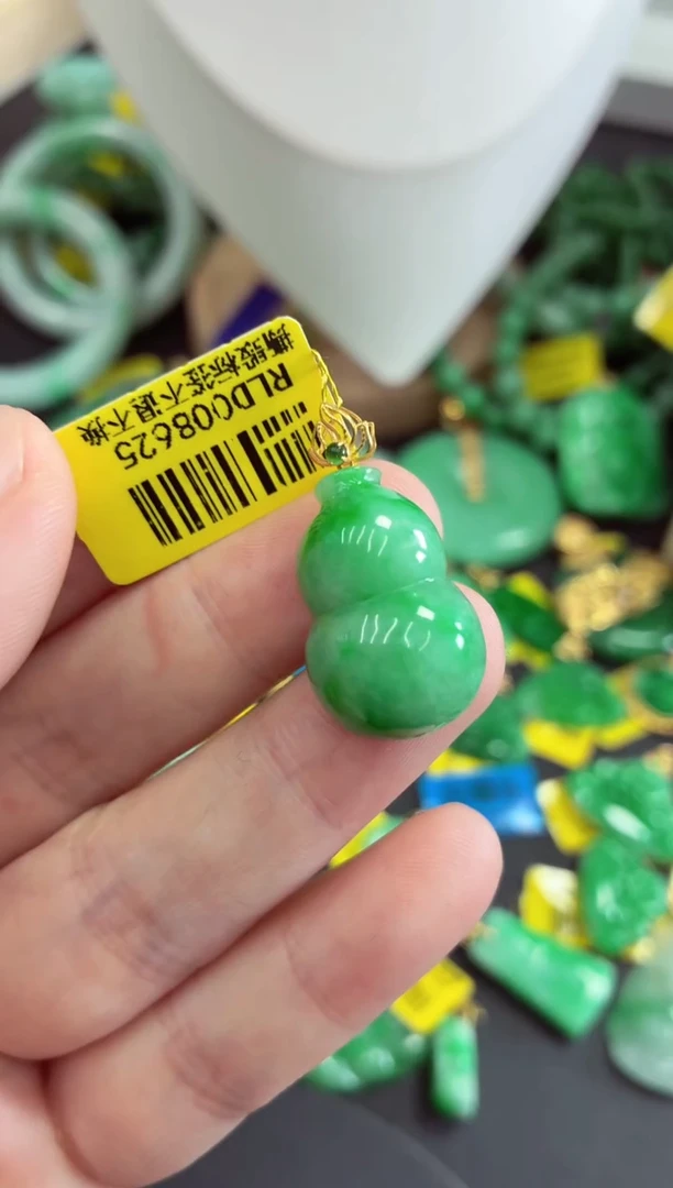 吊坠(不含链)18K金镶嵌翡翠挂件