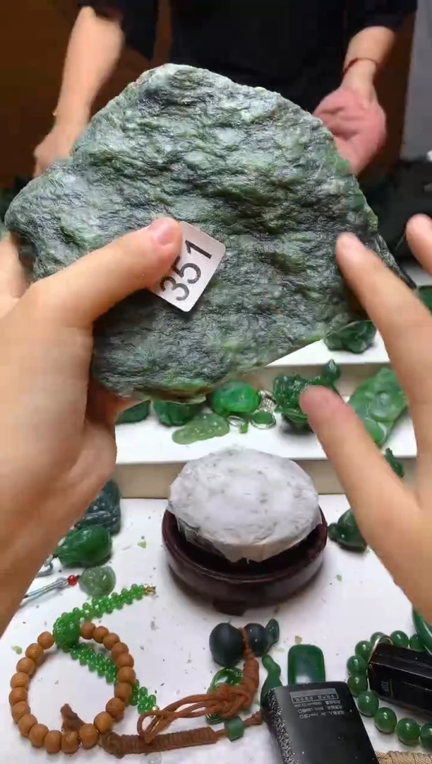 未镶嵌和田玉（碧玉）珠宝半成品1