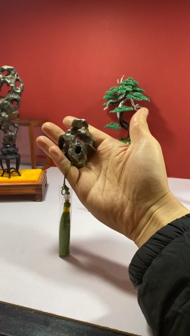 【闪购商品】树脂制品底座 石头是青州玲珑石