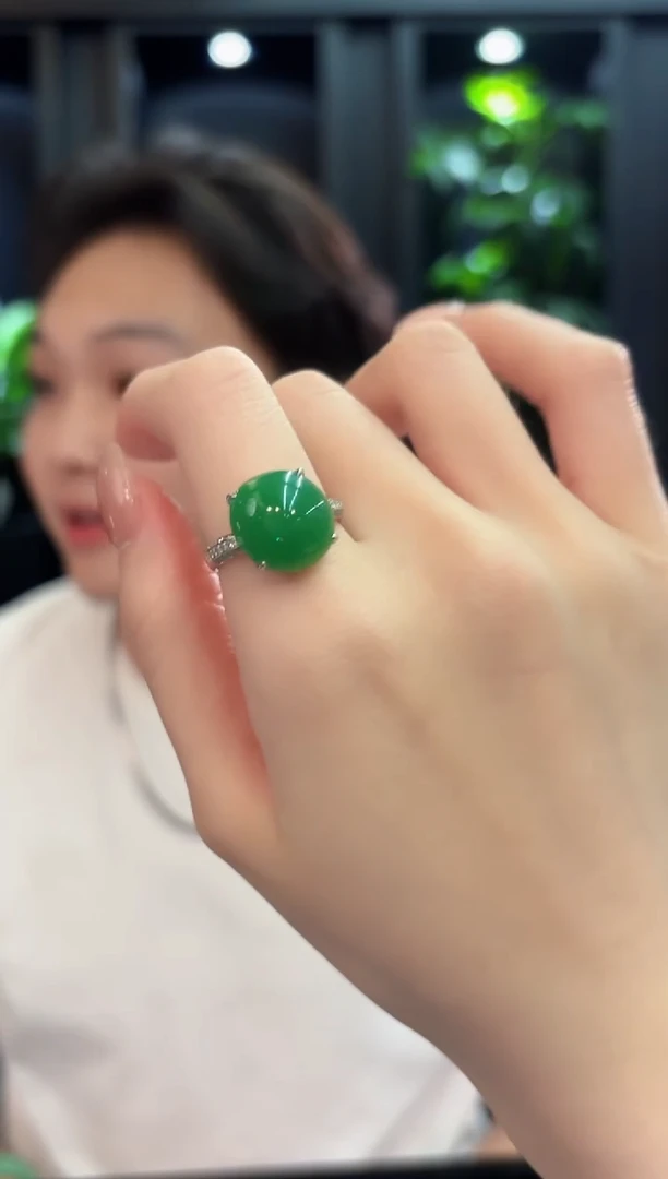18K金镶嵌戒指翡翠 缅甸A货/支持复检/一件