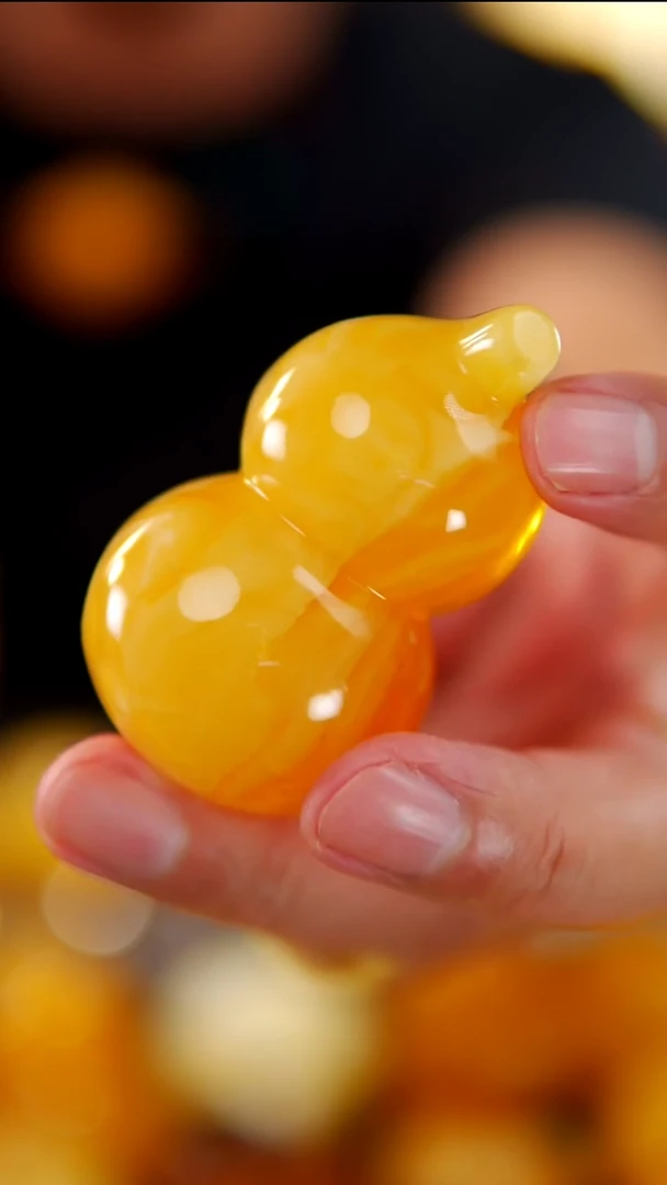 裸石琥珀未镶嵌焦皮料葫芦52.09