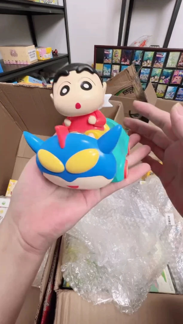 搪胶(冰冰寄拍)正版蜡笔小新三丽鸥联名超人车