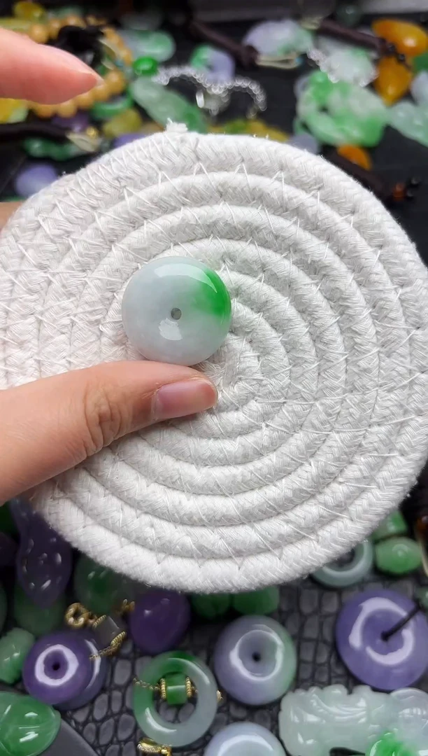 颈饰未镶嵌翡翠缅甸翡翠吊坠