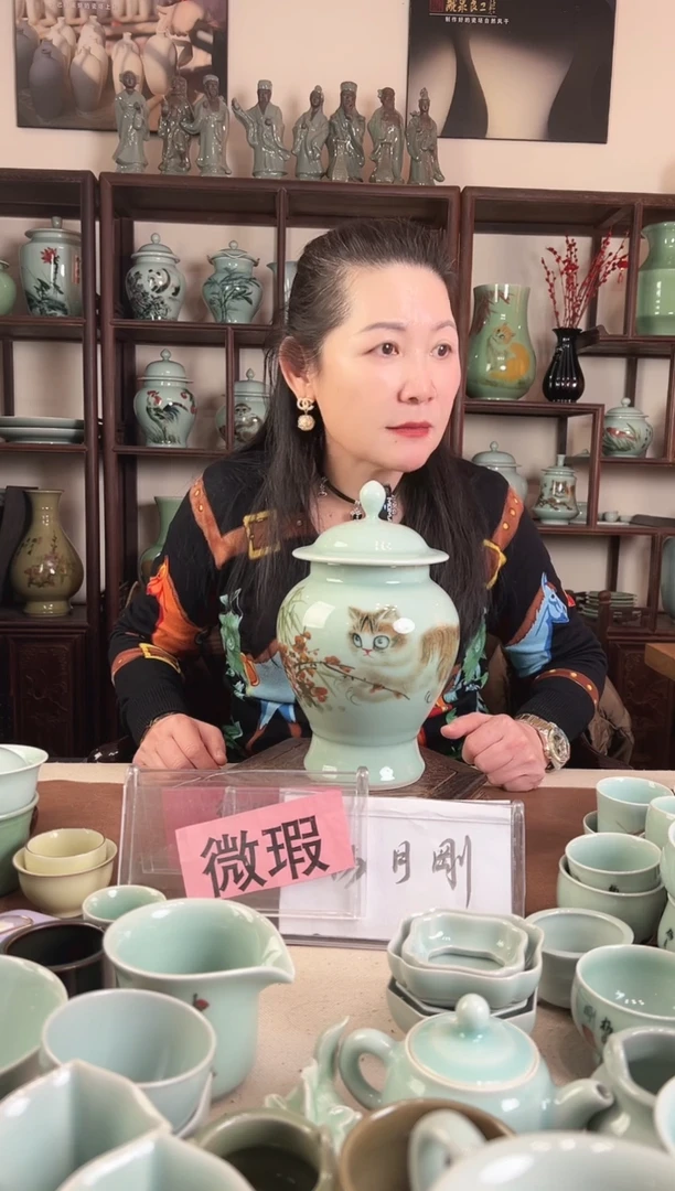 釉中彩 猫画 盖罐L（黑点）