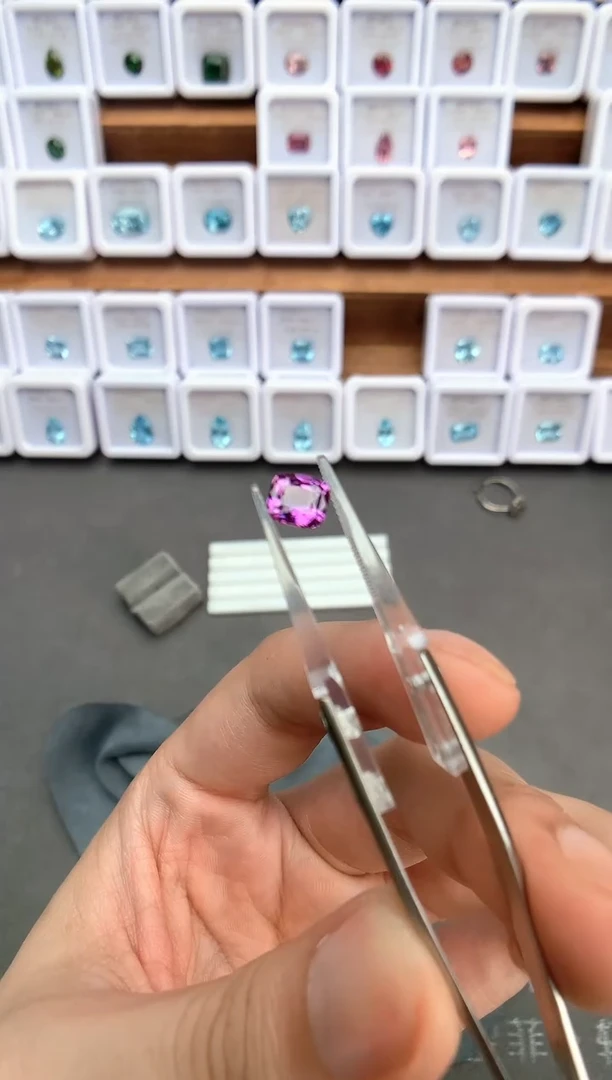 未镶嵌裸石定制蓝宝石1.57ct 老烧紫蓝宝