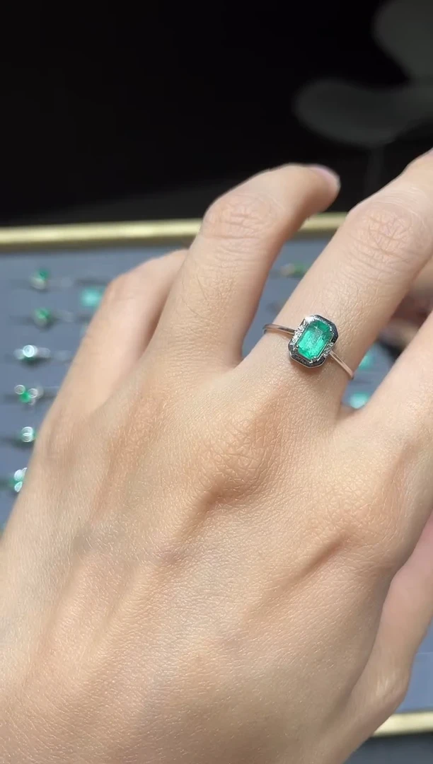 18K金镶嵌戒指祖母绿1