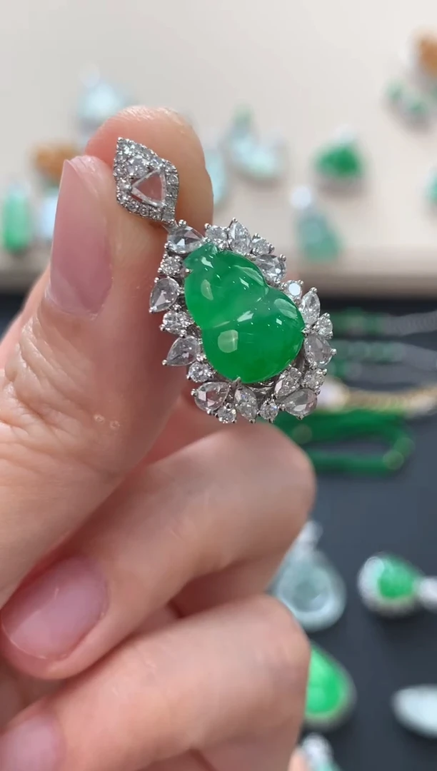 翡翠18K金镶嵌吊坠(不含链)葫芦吊坠28800