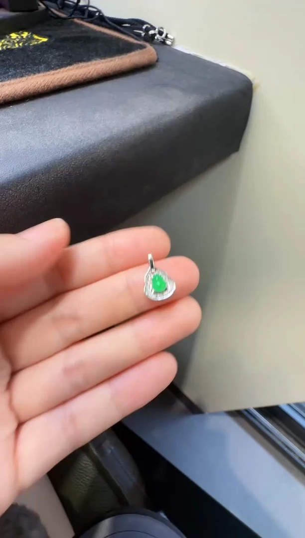 翡翠18K金镶嵌颈饰00001900