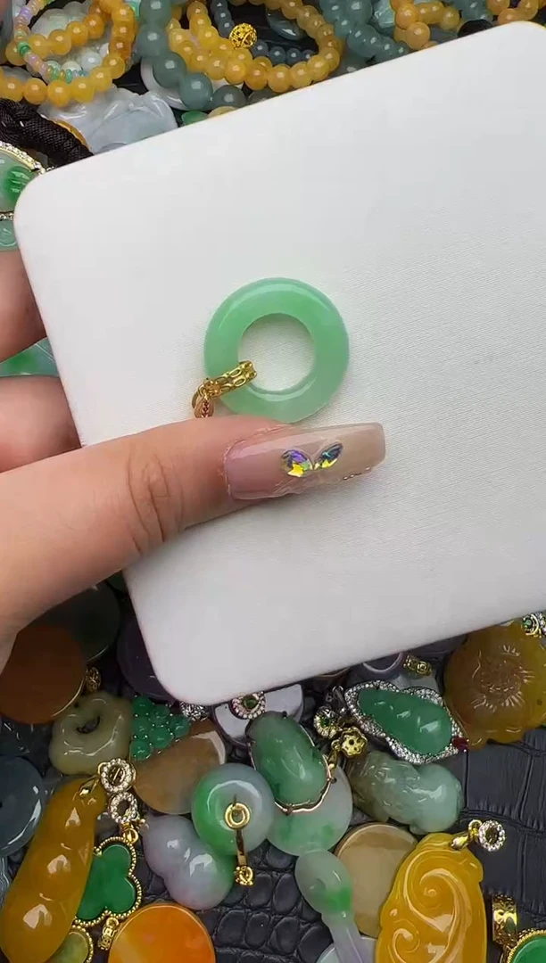 翡翠未镶嵌颈饰天然缅甸翡翠吊坠